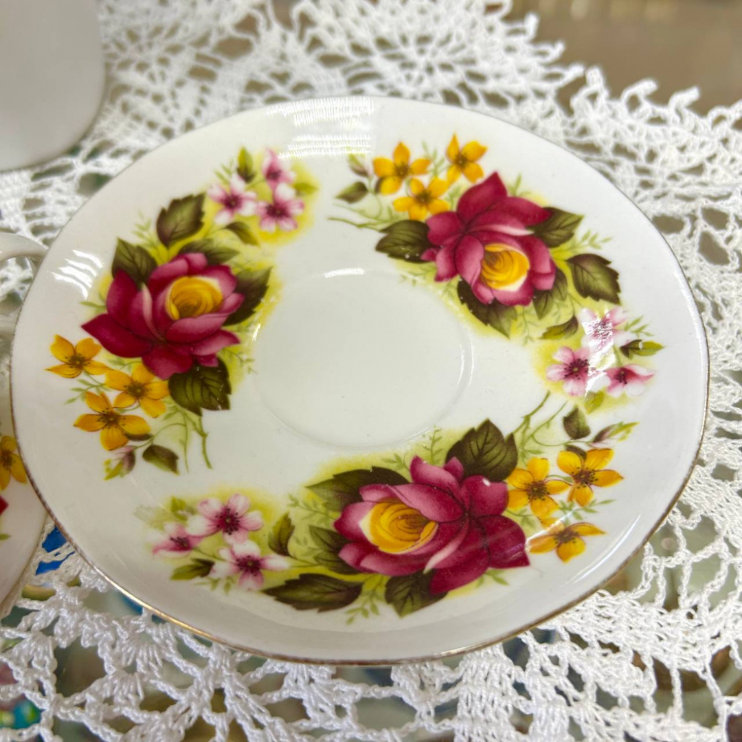 Чайная пара Royal Kent Англия 1970-1979гг. Сделано в Стаффордшире.Костя фарфор, деколь, золото 150мл. Картинка 5